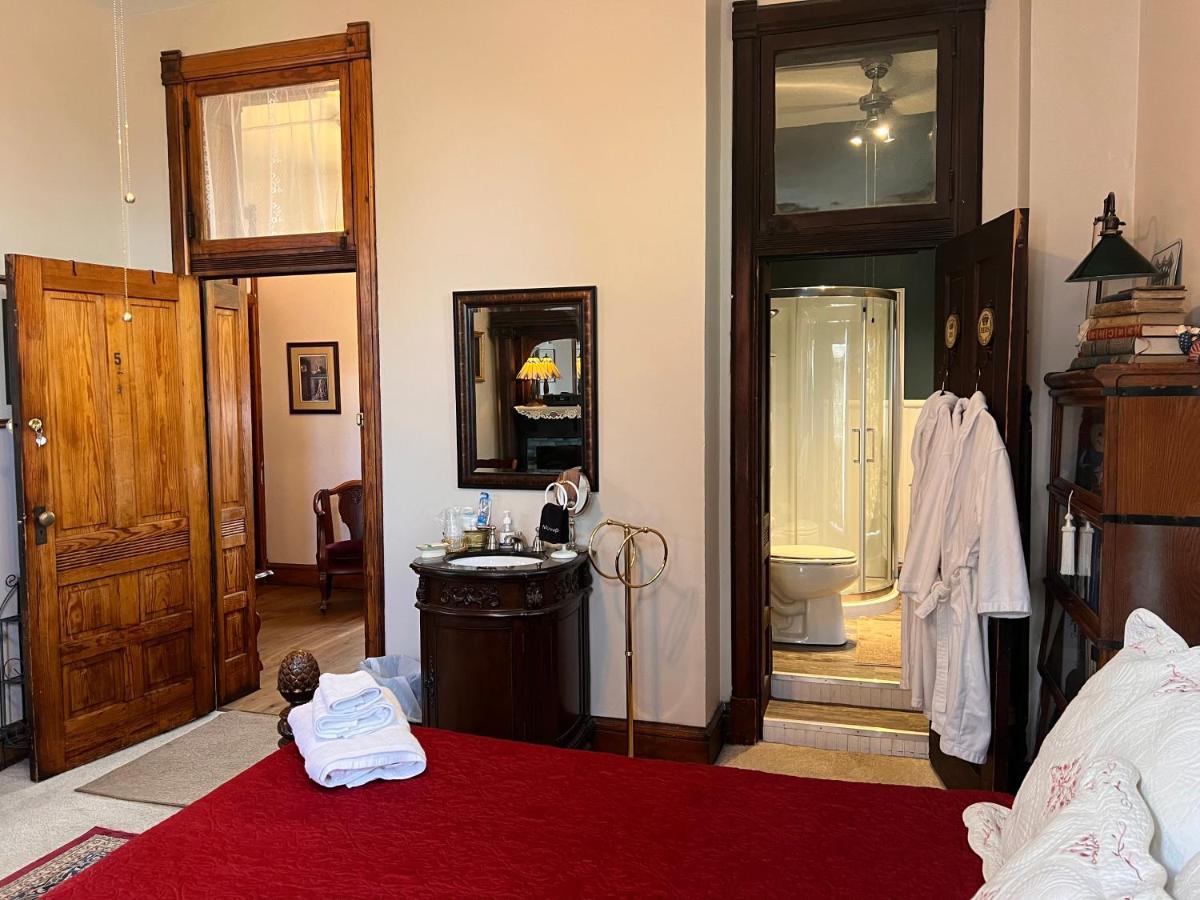 Bed & Breakfast Mansion On The Mile Indianapolis